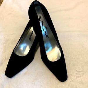 New Nina brand 3” black pumps size 7 1/2